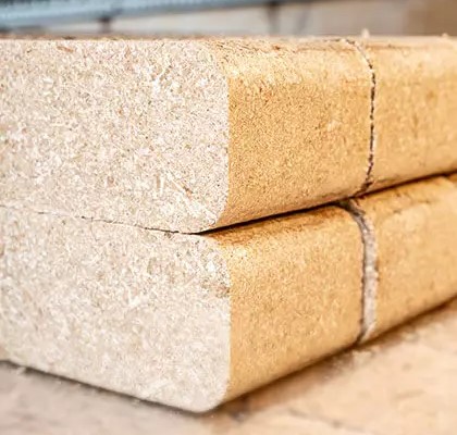 Hochwertige Verdichtung: reine Holzbriketts